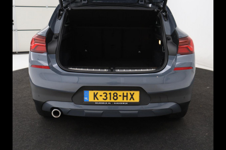 BMW X2 xDrive25e High Executive | SOH 85,7% | Head-Up | Leder | Sportstoelen | Stoelverwarming | Park Assist | Navigatie | Full LED | Climate control | Bluetooth | Cruise control | Individual Storm Bay Metallic