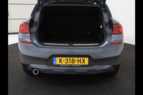 BMW X2 xDrive25e High Executive | SOH 85,7% | Head-Up | Leder | Sportstoelen | Stoelverwarming | Park Assist | Navigatie | Full LED | Climate control | Bluetooth | Cruise control | Individual Storm Bay Metallic
