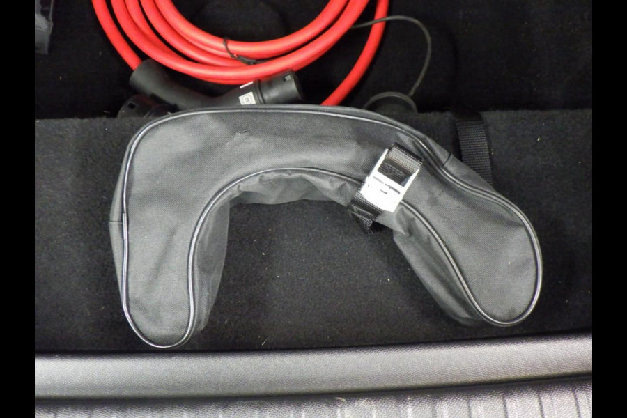 Peugeot E-3008 GT Avantage 210 73 kWh Panoramadak | Warmtepomp