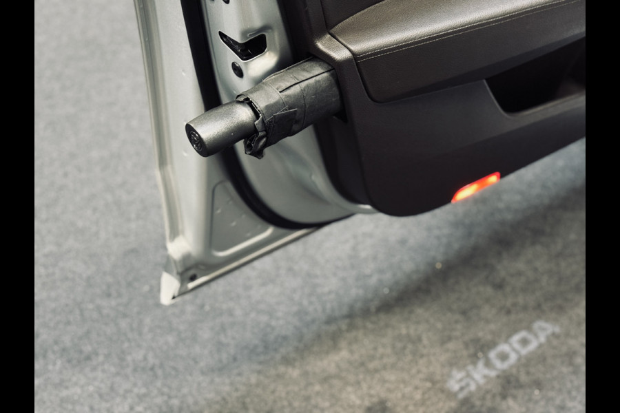 Škoda Superb Combi 1.4 TSI iV Laurin & Klement | Panorama | Stoelvent. | Trekhaak