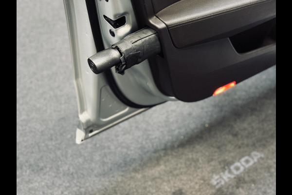 Škoda Superb Combi 1.4 TSI iV Laurin & Klement | Panorama | Stoelvent. | Trekhaak