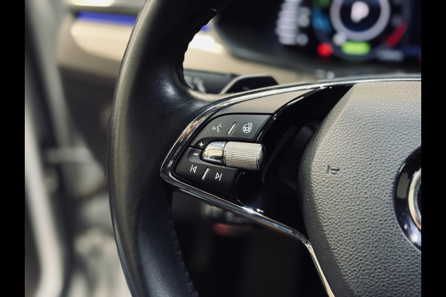 Škoda Superb Combi 1.4 TSI iV Laurin & Klement | Panorama | Stoelvent. | Trekhaak