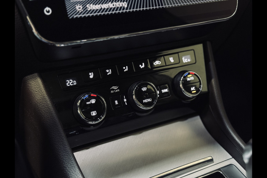 Škoda Superb Combi 1.4 TSI iV Laurin & Klement | Panorama | Stoelvent. | Trekhaak