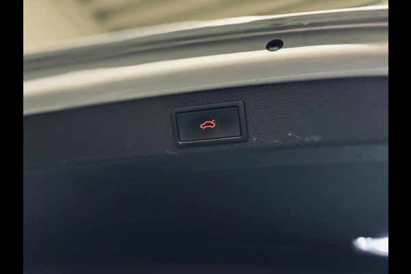 Škoda Superb Combi 1.4 TSI iV Laurin & Klement | Panorama | Stoelvent. | Trekhaak