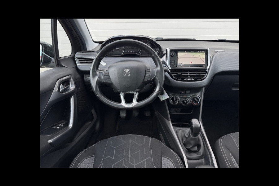 Peugeot 2008 1.2 Blue Lion - Trekhaak - Panorama dak - NAP