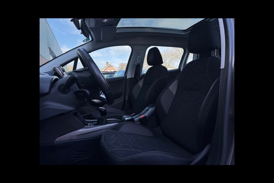 Peugeot 2008 1.2 Blue Lion - Trekhaak - Panorama dak - NAP