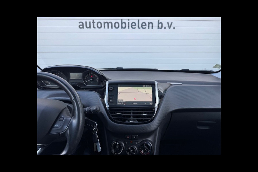 Peugeot 2008 1.2 Blue Lion - Trekhaak - Panorama dak - NAP