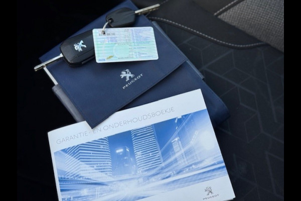 Peugeot 2008 1.2 Blue Lion - Trekhaak - Panorama dak - NAP
