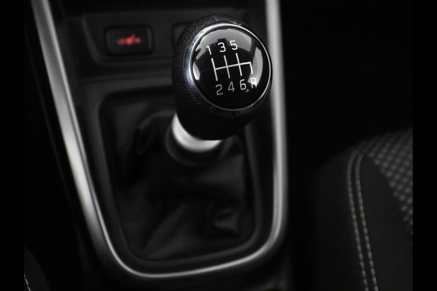 Suzuki Vitara 1.4 Boosterjet Select Smart Hybrid | Stoelverwarming | Trekhaak | Adaptive cruise | Carplay | Camera | Full LED | Navigatie | Climate control | Parkeerhulp