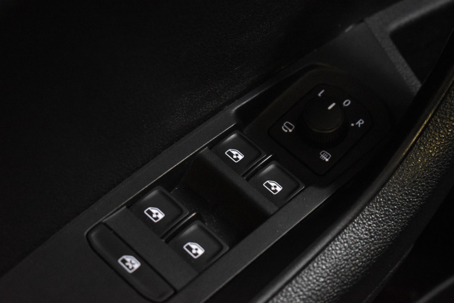 Škoda Karoq 1.5 TSI 150PK ACT BUSINESS EDITION PLUS CAMERA/NAVI/TREKHAAK