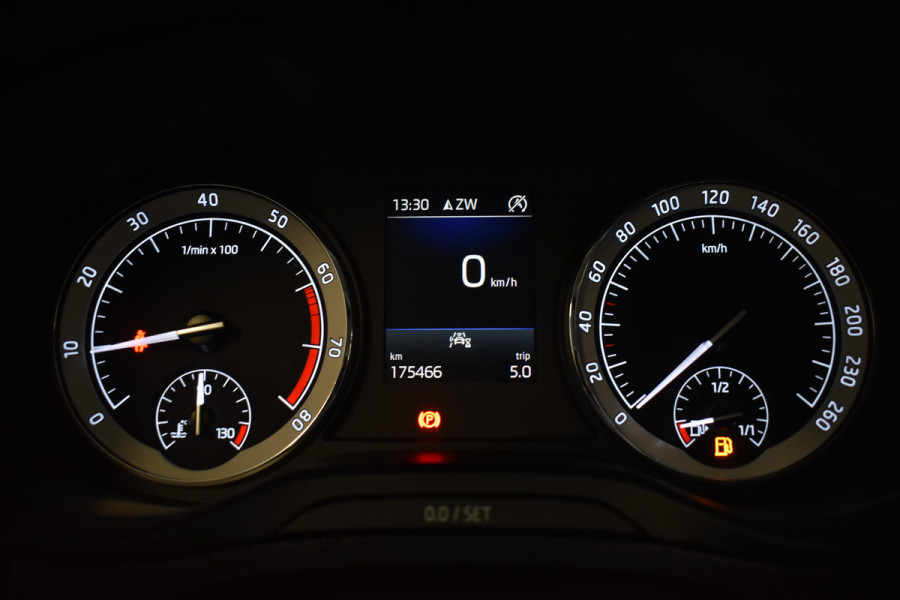 Škoda Karoq 1.5 TSI 150PK ACT BUSINESS EDITION PLUS CAMERA/NAVI/TREKHAAK