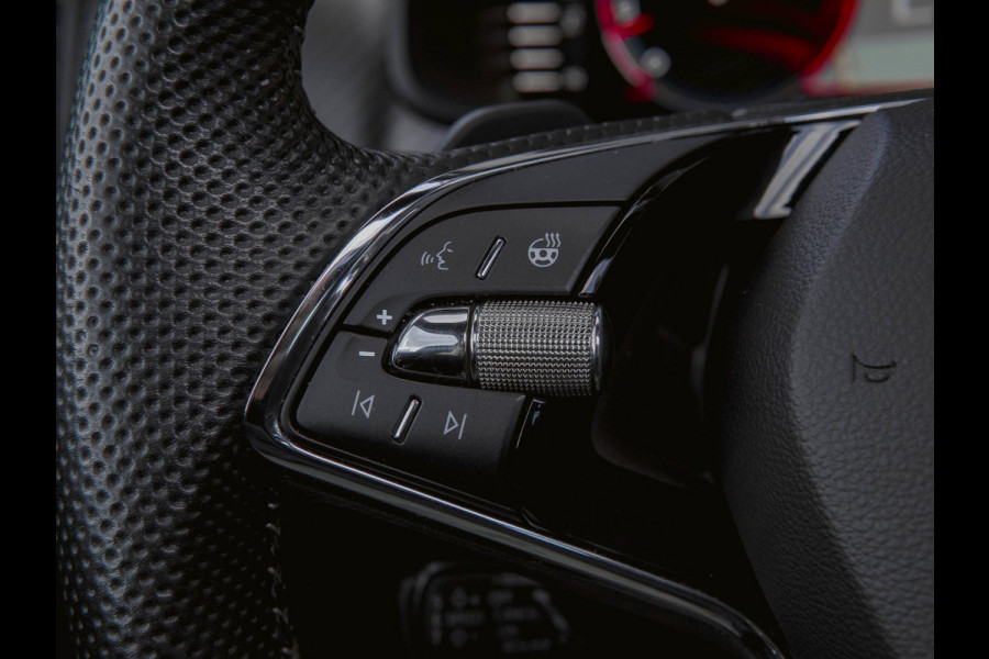 Škoda Kodiaq 1.5 TSI Sportline Business Panoramadak|Trekhaak|Stoelverwarming|Memory|Camera