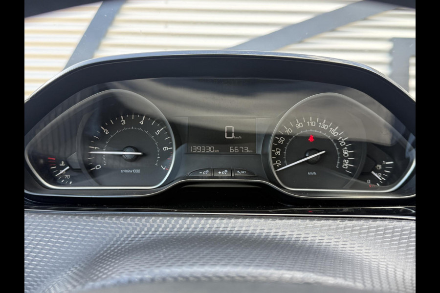 Peugeot 2008 1.2 PureTech Blue Lion Navi|Trekhaak|D-riem v.v. in 2023|Carplay|Cruise|PDC|N.A.P|APK tot 11-2026