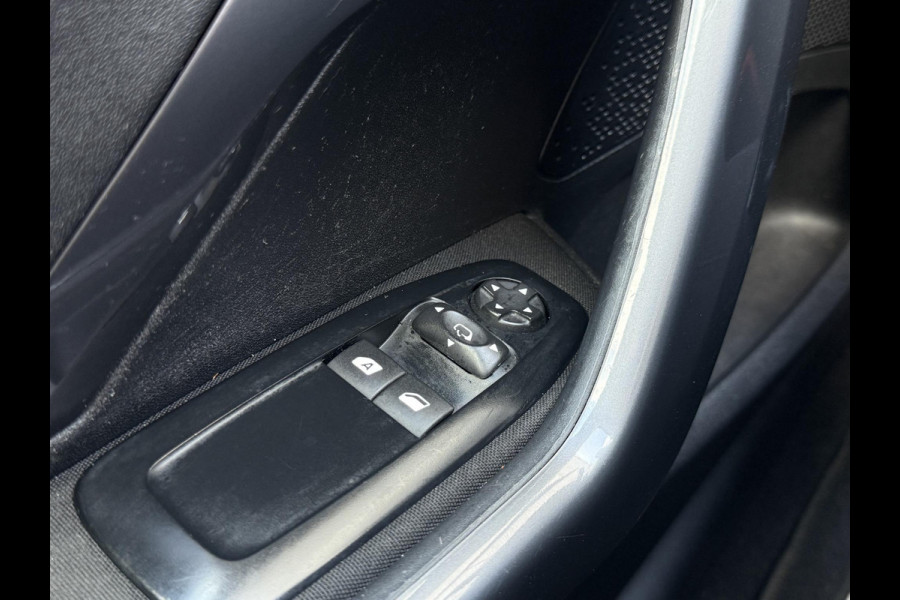 Peugeot 2008 1.2 PureTech Blue Lion Navi|Trekhaak|D-riem v.v. in 2023|Carplay|Cruise|PDC|N.A.P|APK tot 11-2026