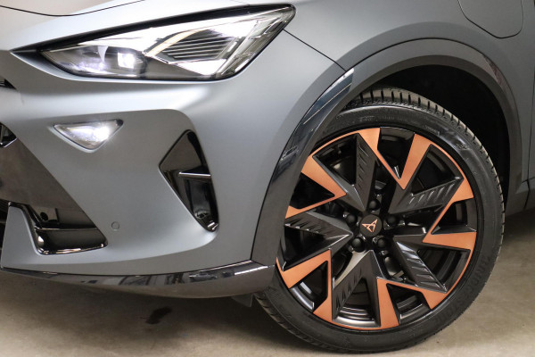 CUPRA Formentor 1.5 TSI e-Hybrid VZ Performance Automaat / Virtual Cockpit / 19 Inch / LED Matrix / Sportstoelen / Adaptieve Cruise Control / Achteruitrijcamera / Extra Getint Glas / Apple CarPlay / Stoelverwarming / Parkeersensoren voor+achter / DAB / Climate Control / Bluetooth