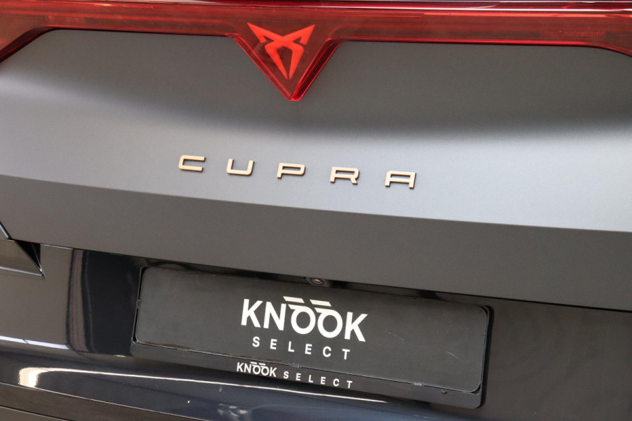 CUPRA Formentor 1.5 TSI e-Hybrid VZ Performance Automaat / Virtual Cockpit / 19 Inch / LED Matrix / Sportstoelen / Adaptieve Cruise Control / Achteruitrijcamera / Extra Getint Glas / Apple CarPlay / Stoelverwarming / Parkeersensoren voor+achter / DAB / Climate Control / Bluetooth