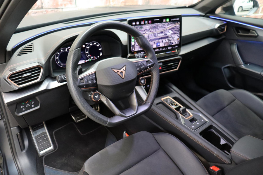 CUPRA Formentor 1.5 TSI e-Hybrid VZ Performance Automaat / Virtual Cockpit / 19 Inch / LED Matrix / Sportstoelen / Adaptieve Cruise Control / Achteruitrijcamera / Extra Getint Glas / Apple CarPlay / Stoelverwarming / Parkeersensoren voor+achter / DAB / Climate Control / Bluetooth