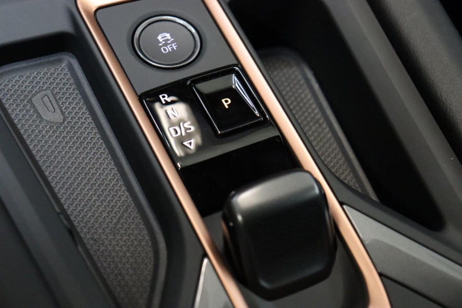 CUPRA Formentor 1.5 TSI e-Hybrid VZ Performance Automaat / Virtual Cockpit / 19 Inch / LED Matrix / Sportstoelen / Adaptieve Cruise Control / Achteruitrijcamera / Extra Getint Glas / Apple CarPlay / Stoelverwarming / Parkeersensoren voor+achter / DAB / Climate Control / Bluetooth