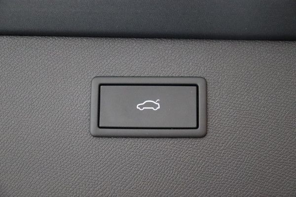 CUPRA Formentor 1.5 TSI e-Hybrid VZ Performance Automaat / Virtual Cockpit / 19 Inch / LED Matrix / Sportstoelen / Adaptieve Cruise Control / Achteruitrijcamera / Extra Getint Glas / Apple CarPlay / Stoelverwarming / Parkeersensoren voor+achter / DAB / Climate Control / Bluetooth