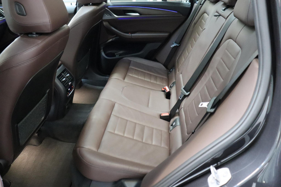 BMW X3 xDrive20i High Executive xLine Automaat / Panoramadak / Trekhaak / Navigatiesysteem Professional / Leder / Comfortstoelen Elektrisch Verstelbaar / Stuurwielverwarming / Chrome Line / Stoelventilatie / Hifi / Multifunctioneel Instrumentendisplay / LED /