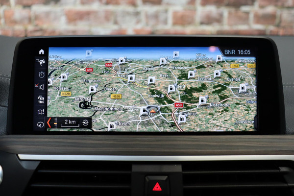 BMW X3 xDrive20i High Executive xLine Automaat / Panoramadak / Trekhaak / Navigatiesysteem Professional / Leder / Comfortstoelen Elektrisch Verstelbaar / Stuurwielverwarming / Chrome Line / Stoelventilatie / Hifi / Multifunctioneel Instrumentendisplay / LED /