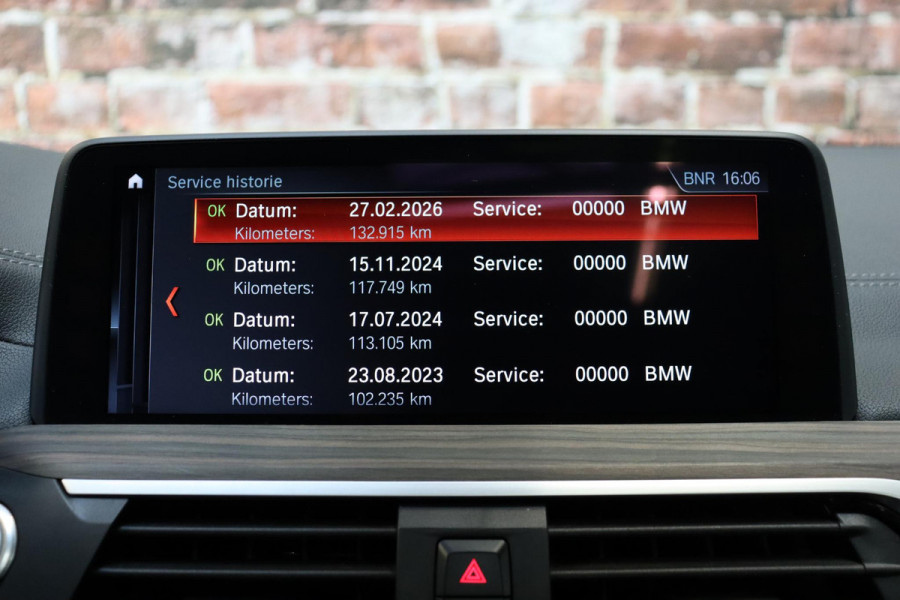 BMW X3 xDrive20i High Executive xLine Automaat / Panoramadak / Trekhaak / Navigatiesysteem Professional / Leder / Comfortstoelen Elektrisch Verstelbaar / Stuurwielverwarming / Chrome Line / Stoelventilatie / Hifi / Multifunctioneel Instrumentendisplay / LED /