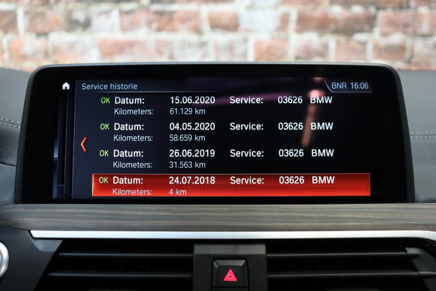 BMW X3 xDrive20i High Executive xLine Automaat / Panoramadak / Trekhaak / Navigatiesysteem Professional / Leder / Comfortstoelen Elektrisch Verstelbaar / Stuurwielverwarming / Chrome Line / Stoelventilatie / Hifi / Multifunctioneel Instrumentendisplay / LED /