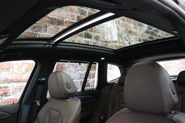 BMW X3 xDrive20i High Executive xLine Automaat / Panoramadak / Trekhaak / Navigatiesysteem Professional / Leder / Comfortstoelen Elektrisch Verstelbaar / Stuurwielverwarming / Chrome Line / Stoelventilatie / Hifi / Multifunctioneel Instrumentendisplay / LED /