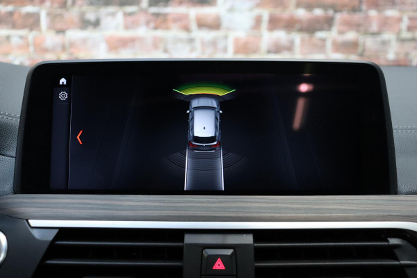 BMW X3 xDrive20i High Executive xLine Automaat / Panoramadak / Trekhaak / Navigatiesysteem Professional / Leder / Comfortstoelen Elektrisch Verstelbaar / Stuurwielverwarming / Chrome Line / Stoelventilatie / Hifi / Multifunctioneel Instrumentendisplay / LED /