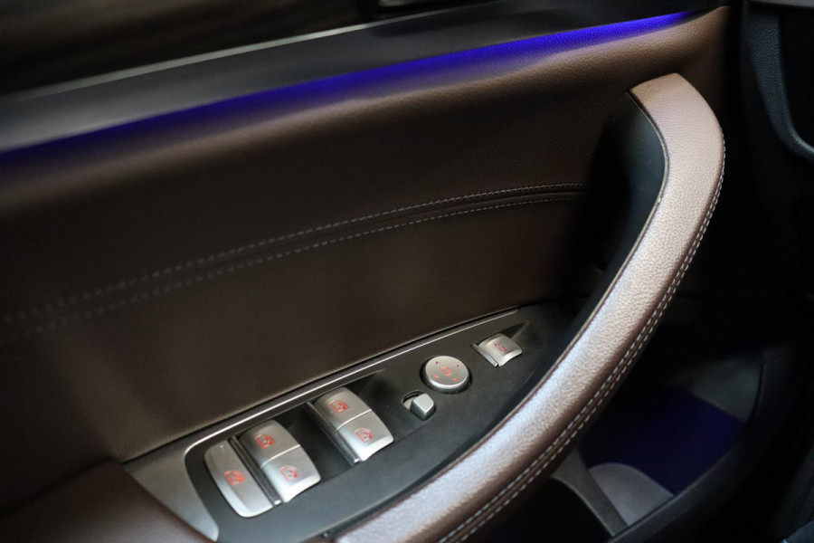 BMW X3 xDrive20i High Executive xLine Automaat / Panoramadak / Trekhaak / Navigatiesysteem Professional / Leder / Comfortstoelen Elektrisch Verstelbaar / Stuurwielverwarming / Chrome Line / Stoelventilatie / Hifi / Multifunctioneel Instrumentendisplay / LED /