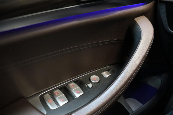 BMW X3 xDrive20i High Executive xLine Automaat / Panoramadak / Trekhaak / Navigatiesysteem Professional / Leder / Comfortstoelen Elektrisch Verstelbaar / Stuurwielverwarming / Chrome Line / Stoelventilatie / Hifi / Multifunctioneel Instrumentendisplay / LED /