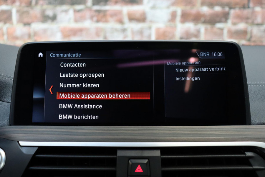 BMW X3 xDrive20i High Executive xLine Automaat / Panoramadak / Trekhaak / Navigatiesysteem Professional / Leder / Comfortstoelen Elektrisch Verstelbaar / Stuurwielverwarming / Chrome Line / Stoelventilatie / Hifi / Multifunctioneel Instrumentendisplay / LED /