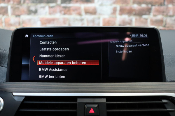 BMW X3 xDrive20i High Executive xLine Automaat / Panoramadak / Trekhaak / Navigatiesysteem Professional / Leder / Comfortstoelen Elektrisch Verstelbaar / Stuurwielverwarming / Chrome Line / Stoelventilatie / Hifi / Multifunctioneel Instrumentendisplay / LED /