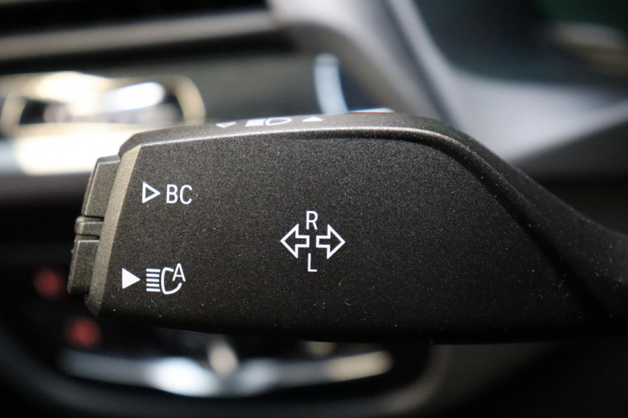 BMW X3 xDrive20i High Executive xLine Automaat / Panoramadak / Trekhaak / Navigatiesysteem Professional / Leder / Comfortstoelen Elektrisch Verstelbaar / Stuurwielverwarming / Chrome Line / Stoelventilatie / Hifi / Multifunctioneel Instrumentendisplay / LED /