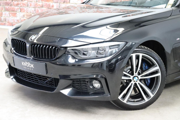 BMW 4 Serie Cabrio 430i High Executive M Sport Pakket Automaat / Navigatiesysteem Professional / Stuurwielverwarming / M Sportremsysteem / Leder / Achteruitrijcamera / Head-Up Display / Multifunctioneel Instrumentendisplay / Adaptieve LED-koplampen / Stoelverwarming / 19 Inch / Harman Kardon / Air Collar