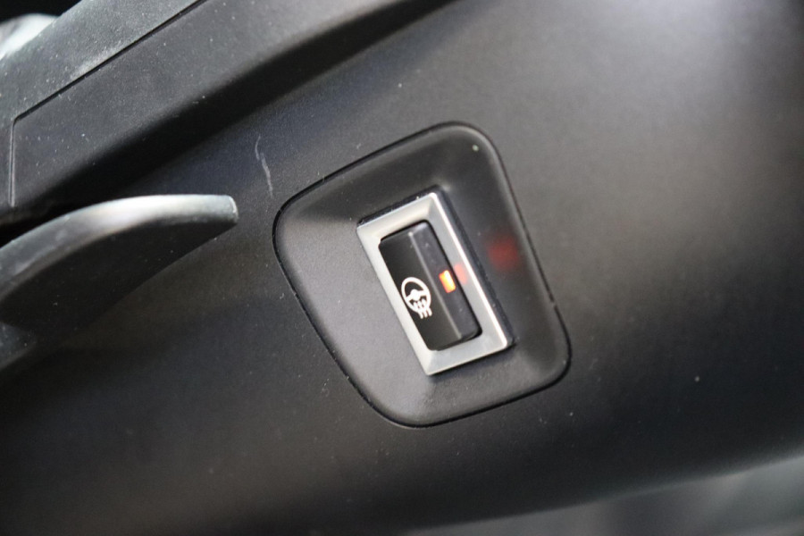 BMW 4 Serie Cabrio 430i High Executive M Sport Pakket Automaat / Navigatiesysteem Professional / Stuurwielverwarming / M Sportremsysteem / Leder / Achteruitrijcamera / Head-Up Display / Multifunctioneel Instrumentendisplay / Adaptieve LED-koplampen / Stoelverwarming / 19 Inch / Harman Kardon / Air Collar