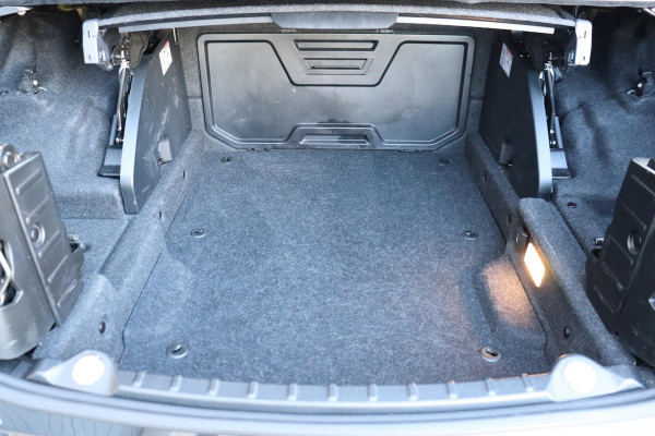 BMW 4 Serie Cabrio 430i High Executive M Sport Pakket Automaat / Navigatiesysteem Professional / Stuurwielverwarming / M Sportremsysteem / Leder / Achteruitrijcamera / Head-Up Display / Multifunctioneel Instrumentendisplay / Adaptieve LED-koplampen / Stoelverwarming / 19 Inch / Harman Kardon / Air Collar