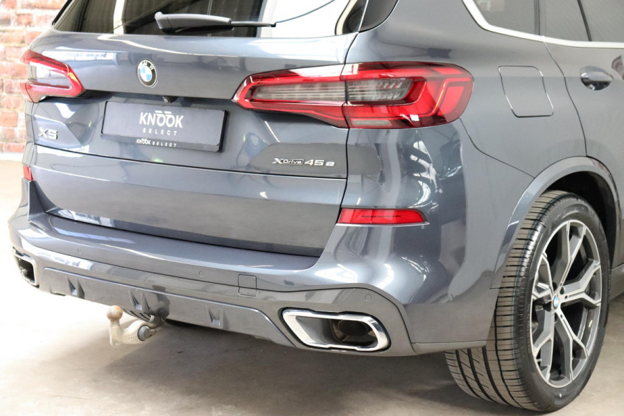 BMW X5 xDrive45e High Executive M Sport Pakket Automaat / Live Cockpit Professional / Panoramadak / Trekhaak / Active Steering / Luchtvering / Exklusiv Leder Nappa / Stoelmassage / Head-Up Display / 21 Inch / Harman Kardon / Driving Assistant / Adaptieve LED-koplamp / Comfortstoelen / Active Protection