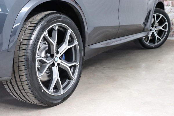 BMW X5 xDrive45e High Executive M Sport Pakket Automaat / Live Cockpit Professional / Panoramadak / Trekhaak / Active Steering / Luchtvering / Exklusiv Leder Nappa / Stoelmassage / Head-Up Display / 21 Inch / Harman Kardon / Driving Assistant / Adaptieve LED-koplamp / Comfortstoelen / Active Protection