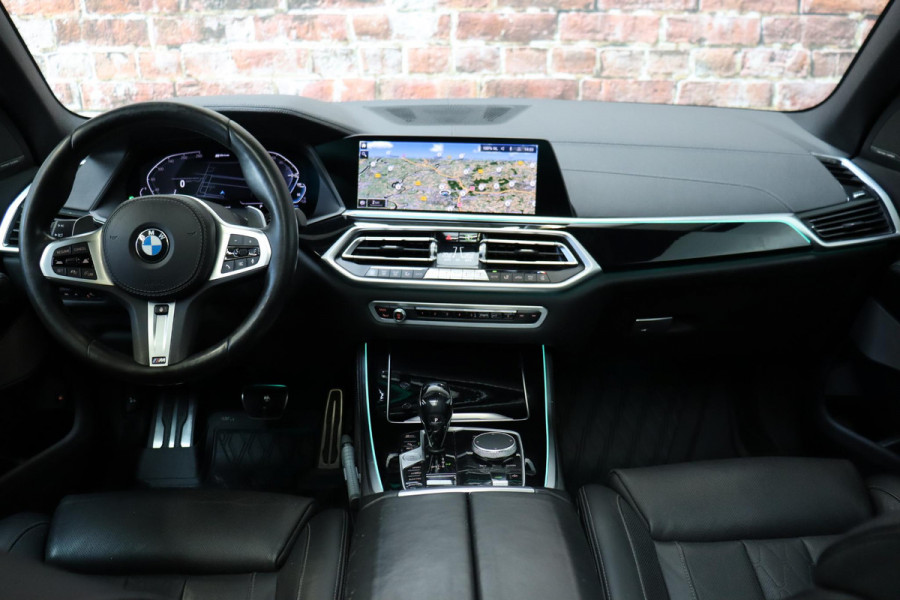 BMW X5 xDrive45e High Executive M Sport Pakket Automaat / Live Cockpit Professional / Panoramadak / Trekhaak / Active Steering / Luchtvering / Exklusiv Leder Nappa / Stoelmassage / Head-Up Display / 21 Inch / Harman Kardon / Driving Assistant / Adaptieve LED-koplamp / Comfortstoelen / Active Protection