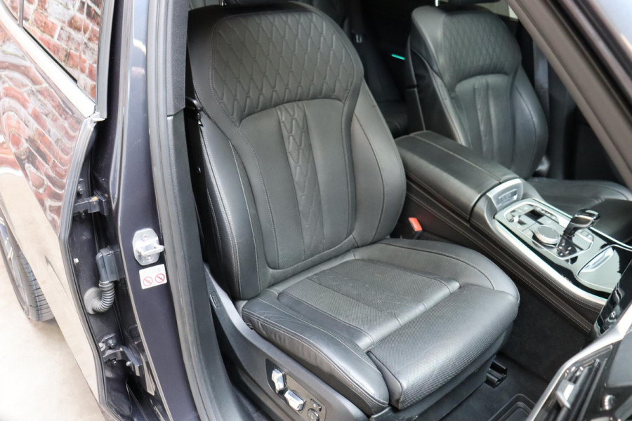 BMW X5 xDrive45e High Executive M Sport Pakket Automaat / Live Cockpit Professional / Panoramadak / Trekhaak / Active Steering / Luchtvering / Exklusiv Leder Nappa / Stoelmassage / Head-Up Display / 21 Inch / Harman Kardon / Driving Assistant / Adaptieve LED-koplamp / Comfortstoelen / Active Protection