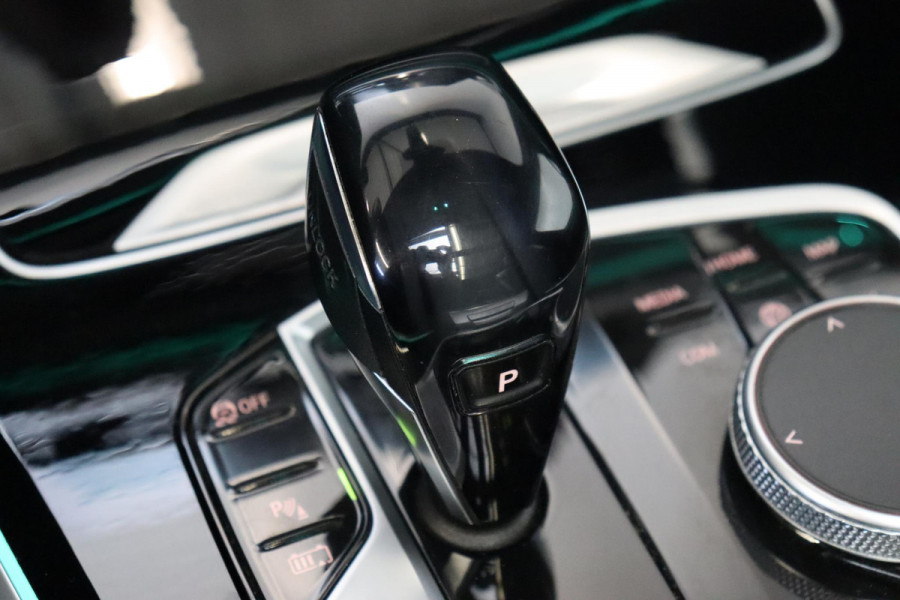 BMW X5 xDrive45e High Executive M Sport Pakket Automaat / Live Cockpit Professional / Panoramadak / Trekhaak / Active Steering / Luchtvering / Exklusiv Leder Nappa / Stoelmassage / Head-Up Display / 21 Inch / Harman Kardon / Driving Assistant / Adaptieve LED-koplamp / Comfortstoelen / Active Protection