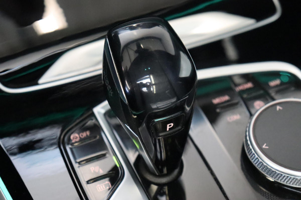 BMW X5 xDrive45e High Executive M Sport Pakket Automaat / Live Cockpit Professional / Panoramadak / Trekhaak / Active Steering / Luchtvering / Exklusiv Leder Nappa / Stoelmassage / Head-Up Display / 21 Inch / Harman Kardon / Driving Assistant / Adaptieve LED-koplamp / Comfortstoelen / Active Protection