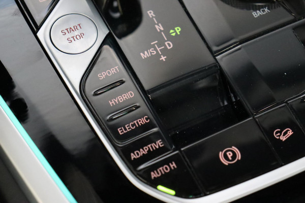 BMW X5 xDrive45e High Executive M Sport Pakket Automaat / Live Cockpit Professional / Panoramadak / Trekhaak / Active Steering / Luchtvering / Exklusiv Leder Nappa / Stoelmassage / Head-Up Display / 21 Inch / Harman Kardon / Driving Assistant / Adaptieve LED-koplamp / Comfortstoelen / Active Protection