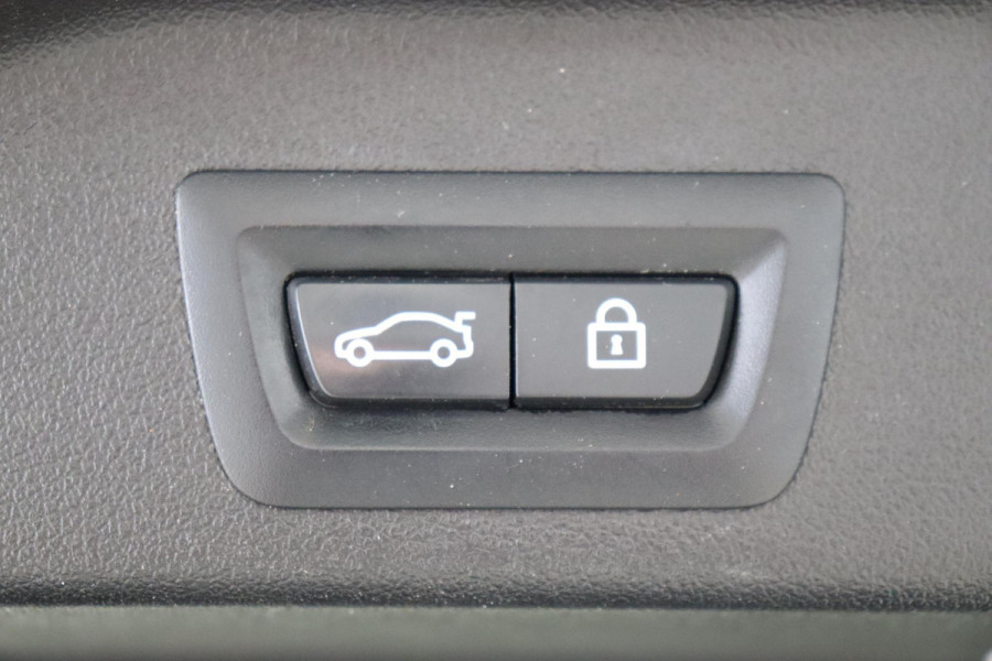 BMW X5 xDrive45e High Executive M Sport Pakket Automaat / Live Cockpit Professional / Panoramadak / Trekhaak / Active Steering / Luchtvering / Exklusiv Leder Nappa / Stoelmassage / Head-Up Display / 21 Inch / Harman Kardon / Driving Assistant / Adaptieve LED-koplamp / Comfortstoelen / Active Protection