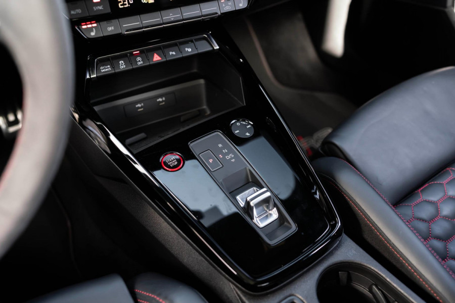 Audi A3 Limousine 2.5 TFSI RS 3 quattro PANO LED VOL