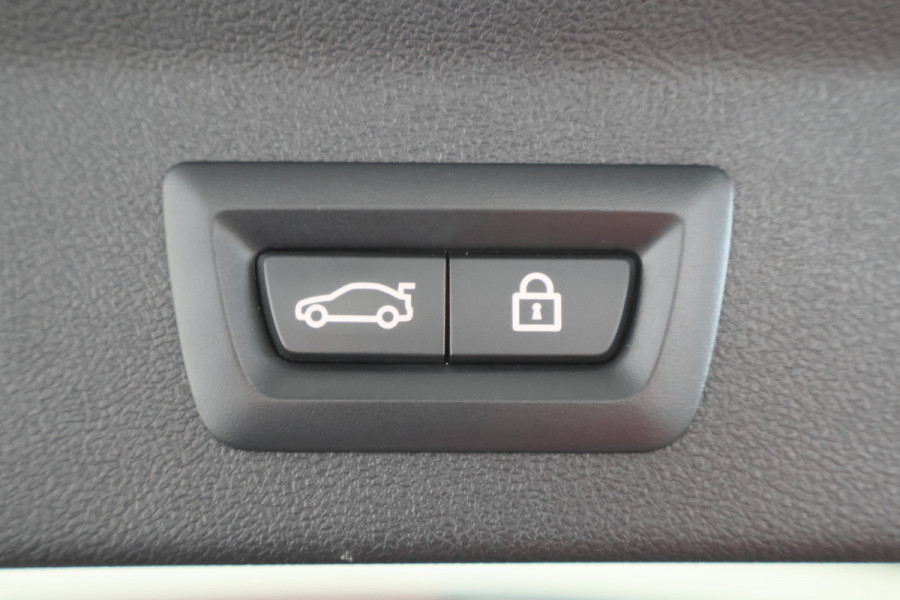 BMW X3 xDrive30e High Executive M-pakket Laser, Panoramadak, Leer, 360° Camera, Apple CarPlay, Head-Up, 20''