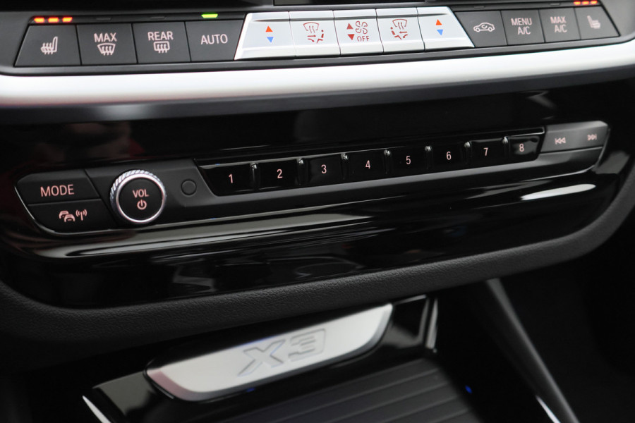 BMW X3 xDrive30e High Executive M-pakket Laser, Panoramadak, Leer, 360° Camera, Apple CarPlay, Head-Up, 20''