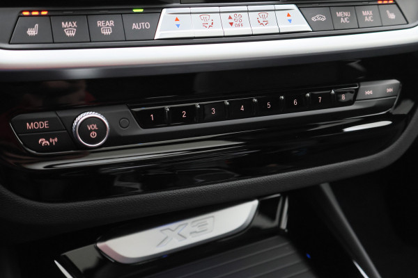 BMW X3 xDrive30e High Executive M-pakket Laser, Panoramadak, Leer, 360° Camera, Apple CarPlay, Head-Up, 20''