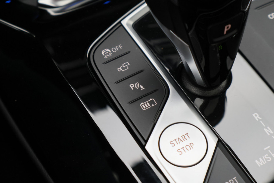 BMW X3 xDrive30e High Executive M-pakket Laser, Panoramadak, Leer, 360° Camera, Apple CarPlay, Head-Up, 20''